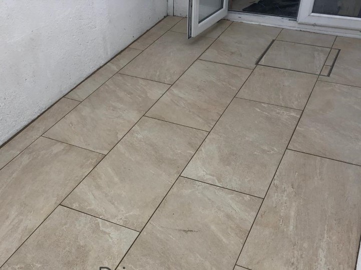 Porcelain tiling services for patios in Ballinabranna