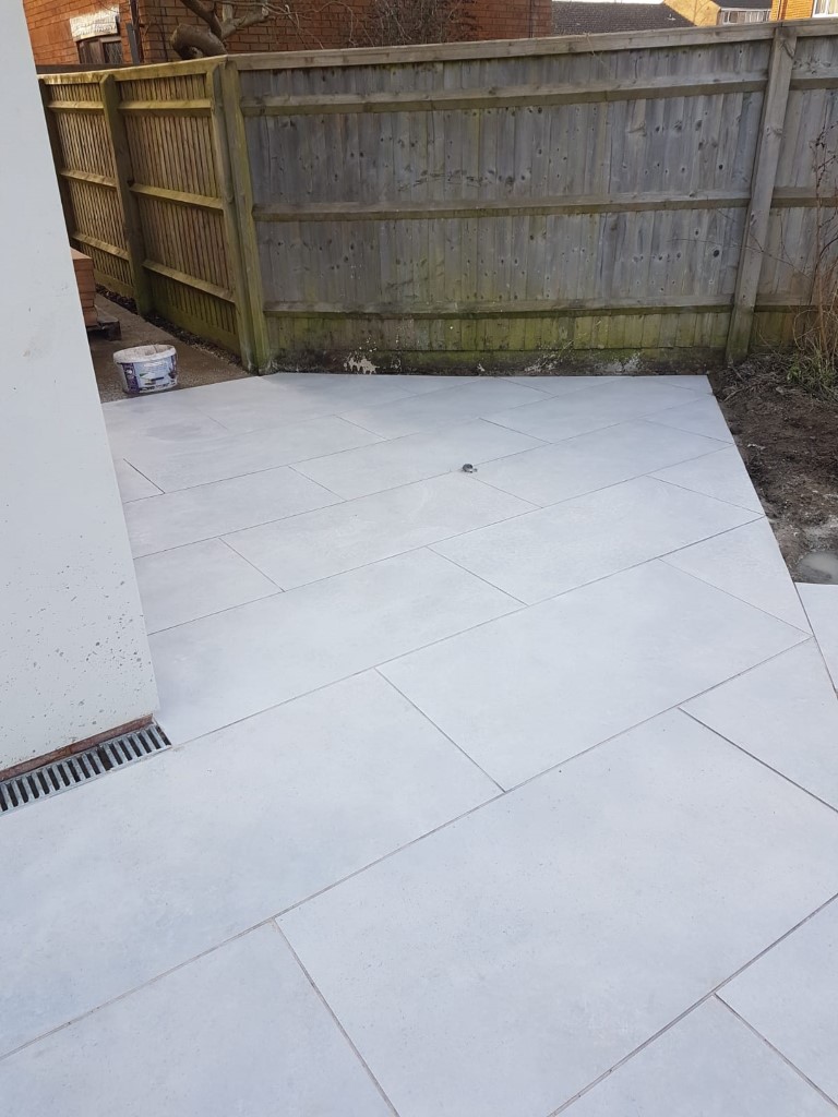 Porcelain tiling services for patios in Kildavin