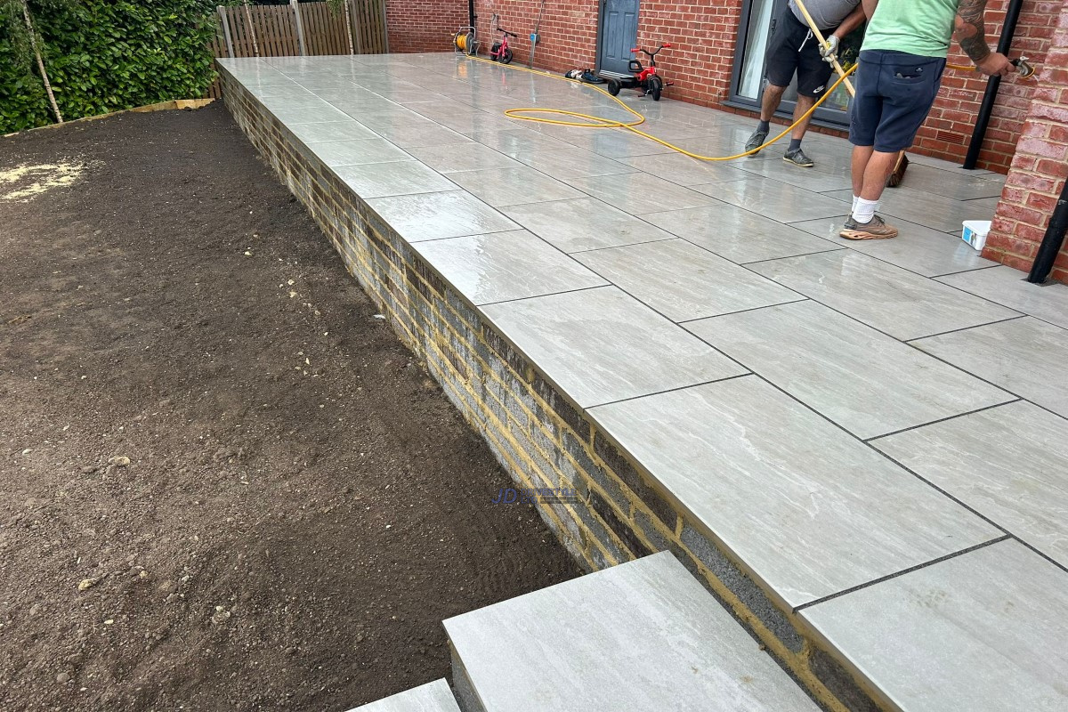 Porcelain tiling services for patios in St Mullin's